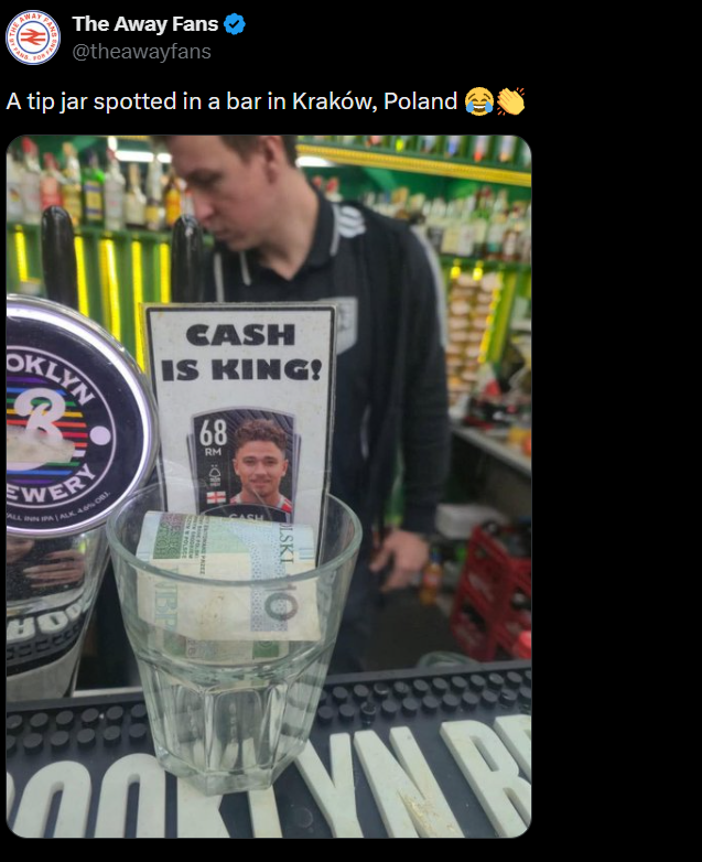 Tak wygląda POJEMNIK NA NAPIWKI w barze w Krakowie xD